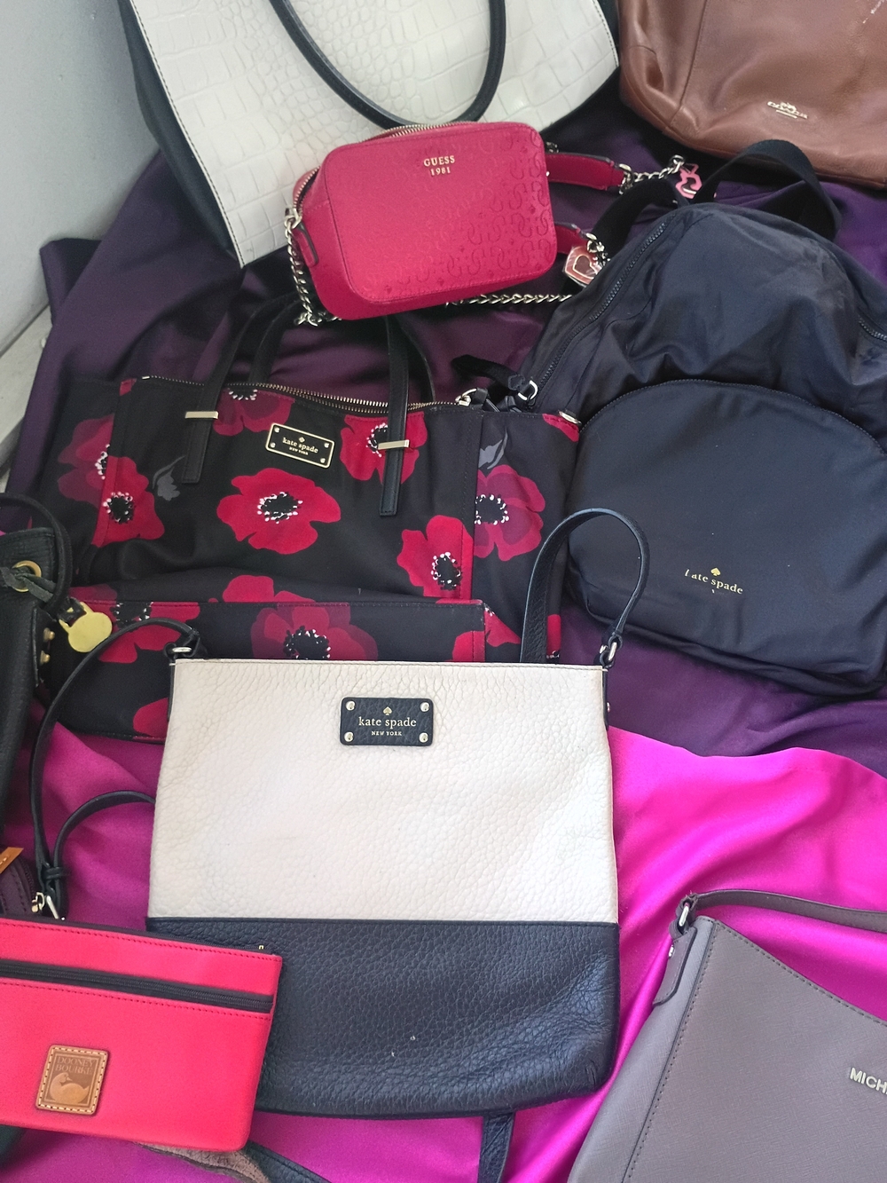 Purses 🩷❤️🖤🩵🧡 - Picture 5 of 15